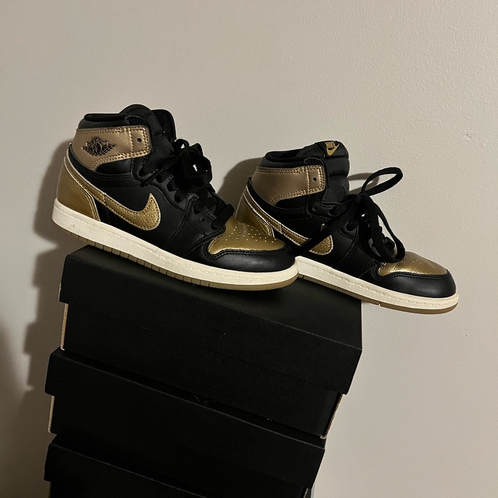 Nike Black and Gold Sneakers